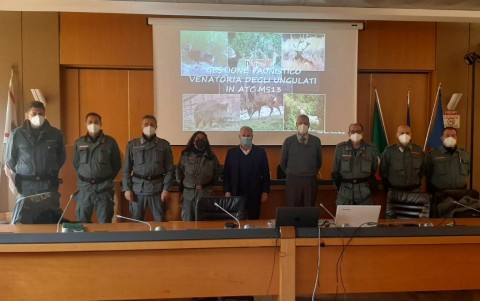 Presidente Lorenzetti e corpo polizia provinciale