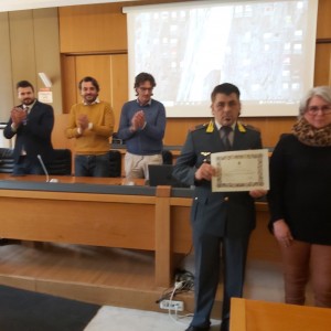 Consegna Encomi Dedizione E Altruismo