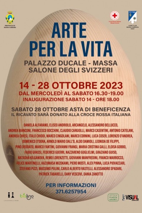 Manifesto della mostra, sullo sfondo a tutta pagina immagine dell'uovo di legno realizzato, all'interno, in primo piano in alto il titolo dell'esposizione e a segure tutte le info contenute nel comunicato con l'elenco delle artiste e degli artisti
