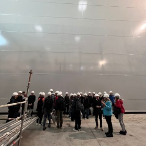 Nella foto un momento della visita del gruppo di studenti all'interno del canitiere