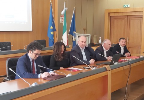 Nella foto il tavolo di presidenza con Meacci, Lorenzetti e il consigliere regionale Bugliani