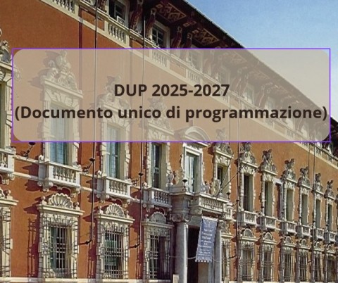 Immagine grafica creata con la foto della facciata del Palazzo Ducale e la scritta centrale 