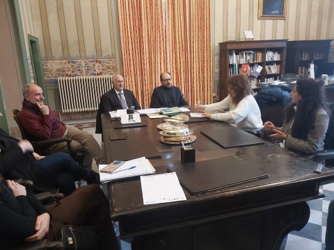 Nella foto il tavolodella conferenza con a capotavola il prwesidente Lorenzetti e l'onorevole Amorese. Ai lati giornalisti e tecnici