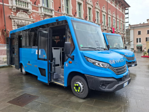 Nella foto di repertorio due autobus nuovi per il lotto debole